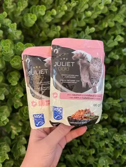 پوچ گربه ژولیت گلد ماهی سالمون و کاد در سس ۸۵ گرمی فرانسوی Juliet Gold met zalm en kabeljauw in saus