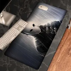 موس پد آدرنالین مدل مردی با ماسک سفید