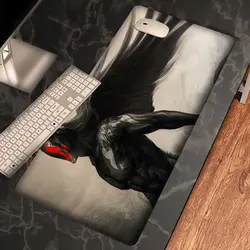 موس پد مدل مرد مو مشکی با ماسک قرمز