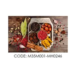 پادری آشپزخانه مدل یک سینی پر از ادویه و گیاه