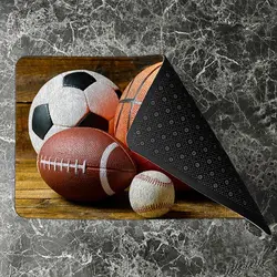 پادری نوجوان مدل توپ بسکتبال و بیسبال و راگبی