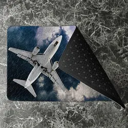 پادری نوجوان مدل هواپیمای مسافربری