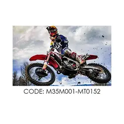 پادری نوجوان مدل موتور مسابقه