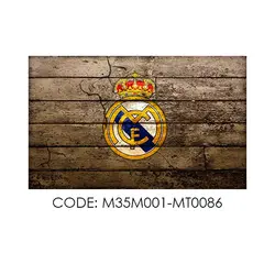 پادری نوجوان مدل یک آرم ورزشی