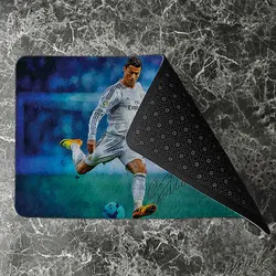 پادری نوجوان مدل توپ و رونالدو