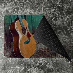 پادری نوجوان مدل گیتار