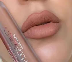 رژ لب هدی بیوتی مدل بامشل فولسایز HUDAE  BEAUTY LIQUID MATTE
