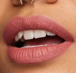 رژ لب هدی بیوتی مدل بامشل فولسایز HUDAE  BEAUTY LIQUID MATTE