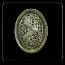 بشقاب بیضی قلمزنی مسی قلع شده طرح سلجوقی کد 102086