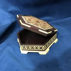 جعبه جواهر شش ضلعی جُوَک کاری کد 10223