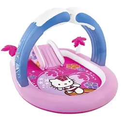 استخر بادی کیتی با ابپاش سر خود