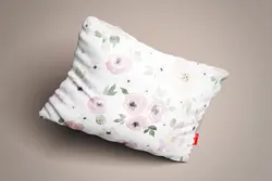 موکاپ بالش از گوشه