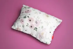 موکاپ بالش از روبرو خوابیده