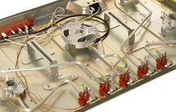 گاز صفحه‌ای مستر پلاس شیشه‌ سفید براق مدل  G242W