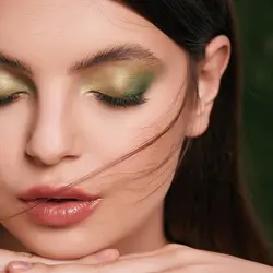 پالت سایه 9 رنگ شیگلم مدل Spring it on clover pallete145641685416584