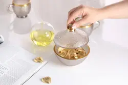 شکلات خوری شامپاینی لب طلا