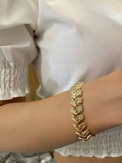 دستبند جناقی طرح برگ نگین دار کد ۲۹۹۰