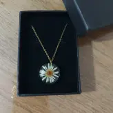 گردنبند بابونه رزینی سبک و زیبا دخترانه و زنانه