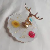 استند آکسسوری و جواهرات گل بابونه