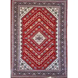 فرش مهدیان گبه 700 شانه کد 106 زمینه لاکی (غیربرجسته)