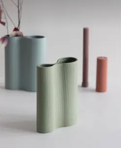 مدل سه بعدی گلدان دفرمه شیاردار (STL)