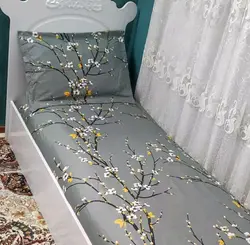 کاور تخت یک نفره به همراه روبالش طرح شکوفه های بهاری کش دوزی برند خوشنام هگمتان