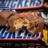 شکلات اسنیکرز ۵۰ گرمی باکس ۲۴ تایی