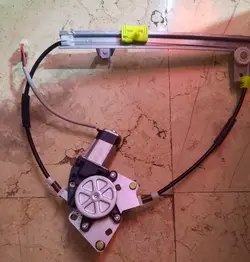 شیشه بالابر جلو راست لیفان۵۲۰ لیفان520