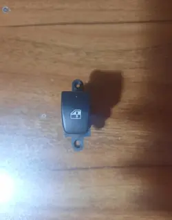 کلید شیشه بالابر عقب راست برلیانسh330 برلیانسh320و کراس لوازم یدکی برلیانسh320