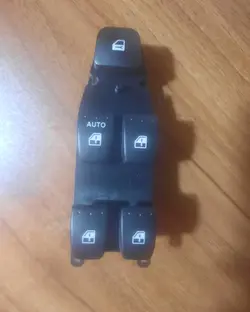 کلید شیشه بالابر مادر جلو سمت چپ برلیانس۳۳۰ برلیانس۳۲۰ و برلیانس کراس لوازم یدکی برلیانسh330