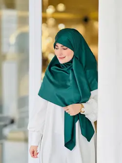 روسری ساتن سبز یشمی - مهنا