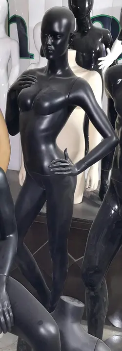 مانکن زنانه ترک مشکی مات