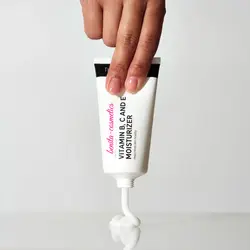 کرم مرطوب کننده ویتامینه اینکی لیست حاوی ویتامین B، C و E حجم 50 میل