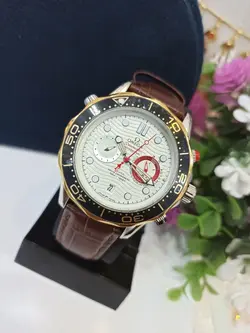 ساعت مچی مردانه سه موتور فعال کرنوگراف بند قهوه ای صفحه سفید برند اُمگا OMEGA،تکی به قیمت عمده