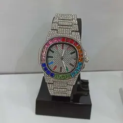 ساعت مچی اسپرت دخترانه و پسرانه،دارای روزشمار،رنگ نقره ای دور نگین رنگی