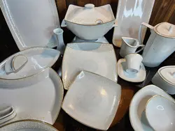 سرویس چینی پردیس طرح شکوفه2026 کف گل 12نفره 105پارچه