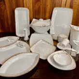 سرویس چینی پردیس طرح سیسیل طلایی کف گل 12نفره