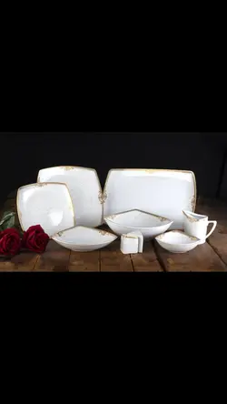 چینی پردیس طرح گل دوزنجیره و رویال ۱۰۵ پارچه طلایی کف گل