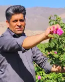 پک 4 عددی با کیفیت سلطنتی گلاب قمصر کاشان (گلاب عیار ۶۰) دو لیتر عرق نعنا دوآتشه کاشان دو لیتر
