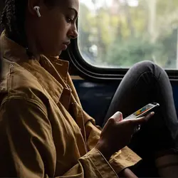 هدفون بی‌ سیم اپل مدل AirPods Pro همراه با محفظه شارژ