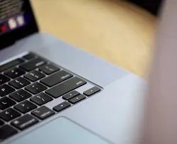 لپ تاپ 16 اینچی اپل مدل MacBook Pro MVVK2 2019 همراه با تاچ بار