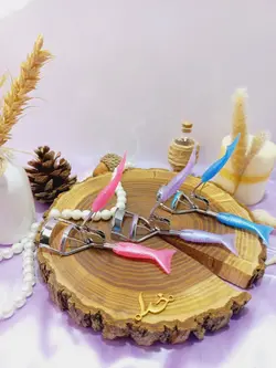 فرمژه دسته ماهی استیل رنگی مدل EYELASH CURLER - فروشگاه عمده لوازم آرایشی ورانی
