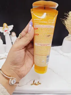 اسکراب و لایه بردار سفید کننده و مرطوب کننده رایحه زردآلو وکالی کد WKL279 - فروشگاه عمده لوازم آرایشی ورانی