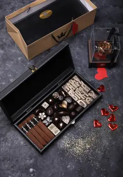 باکس چوبی و حاشیه چرمی و تبلت ویژه تولد