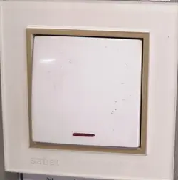 کلید و پریز پارمیس سفید کریستال سفید زه طلایی