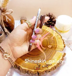 مداد ابرو شانه دار دوسه روکش نقره ای - شاین اسکین گالری