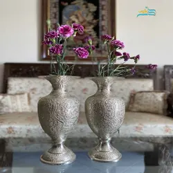 گلدان اسلیمی ساخت کارگاه اصفهان، زیر ساخت مس و برنج با خلوص 99 درصد