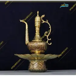 آفتابه لگن با قلمزنی اعلاء، طرح اسلیمی، دارای روکش کوره ای و رنگ ثابت