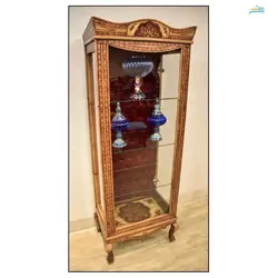 ویترین تاجدار معرق کاری با چرم طبیعی و چوب راش کاملاً دست ساز