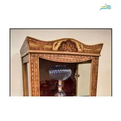 ویترین تاجدار معرق کاری با چرم طبیعی و چوب راش کاملاً دست ساز